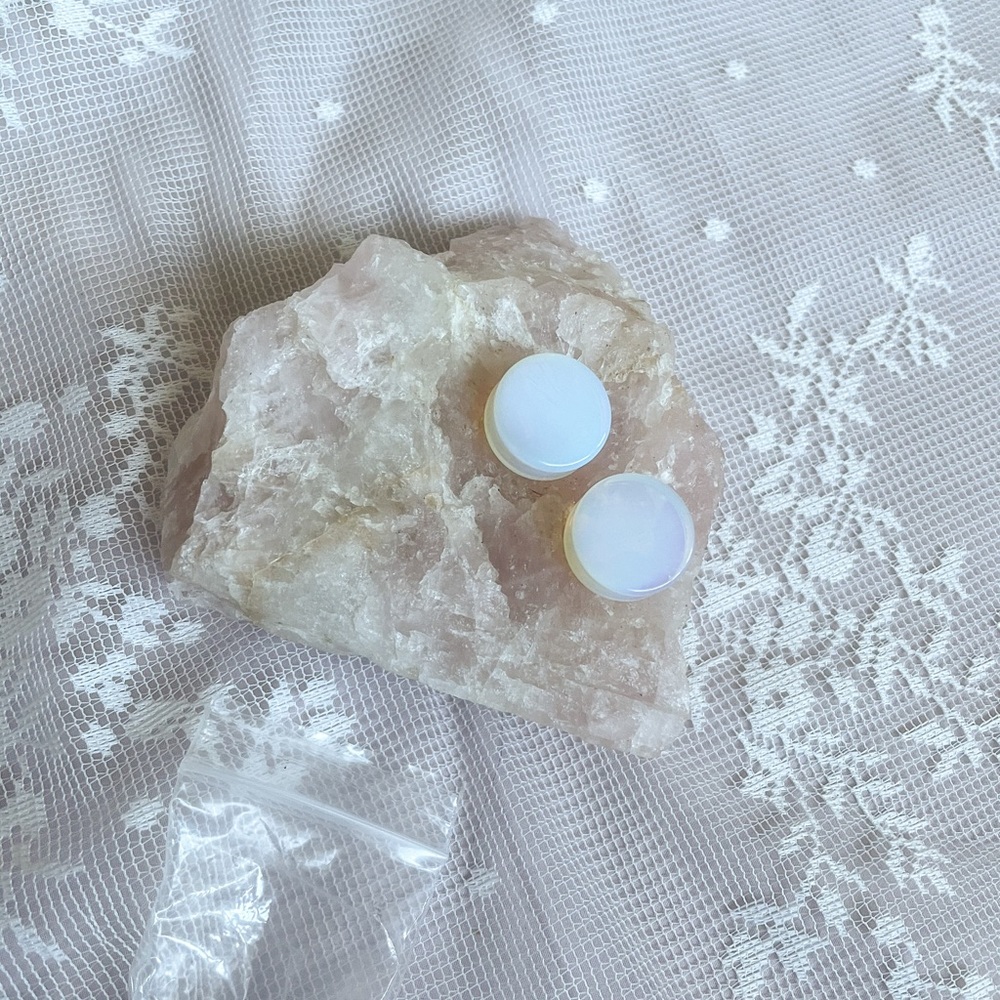 5/8 opal plugs